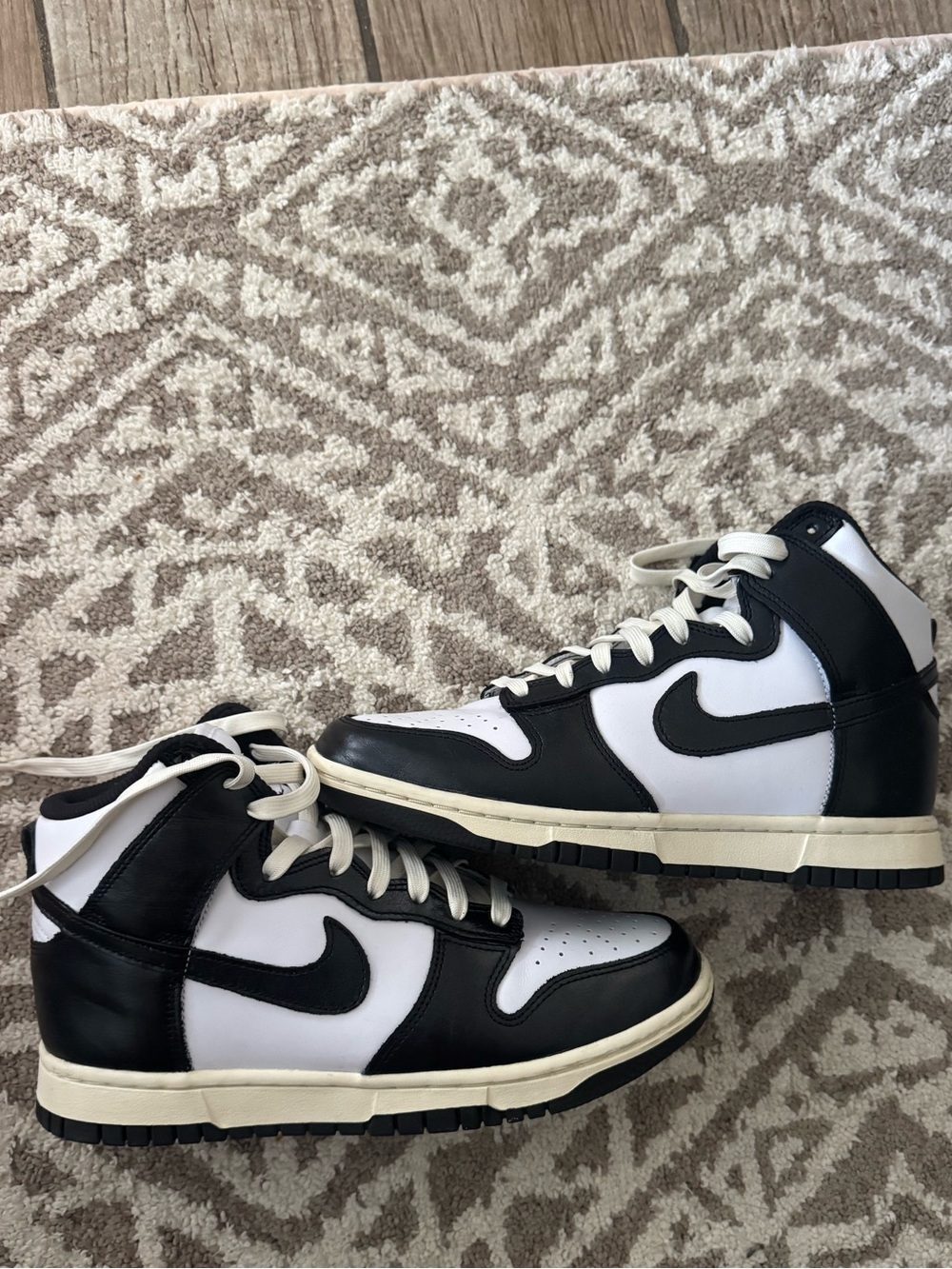 Women’s Vintage Dunk High Top Nike